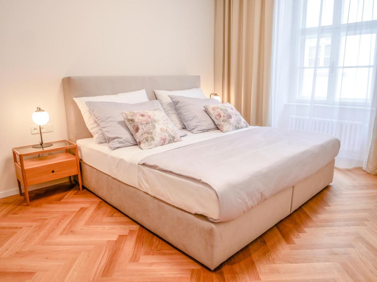 Laurinska 1 Apartments Bratislava Extérieur photo